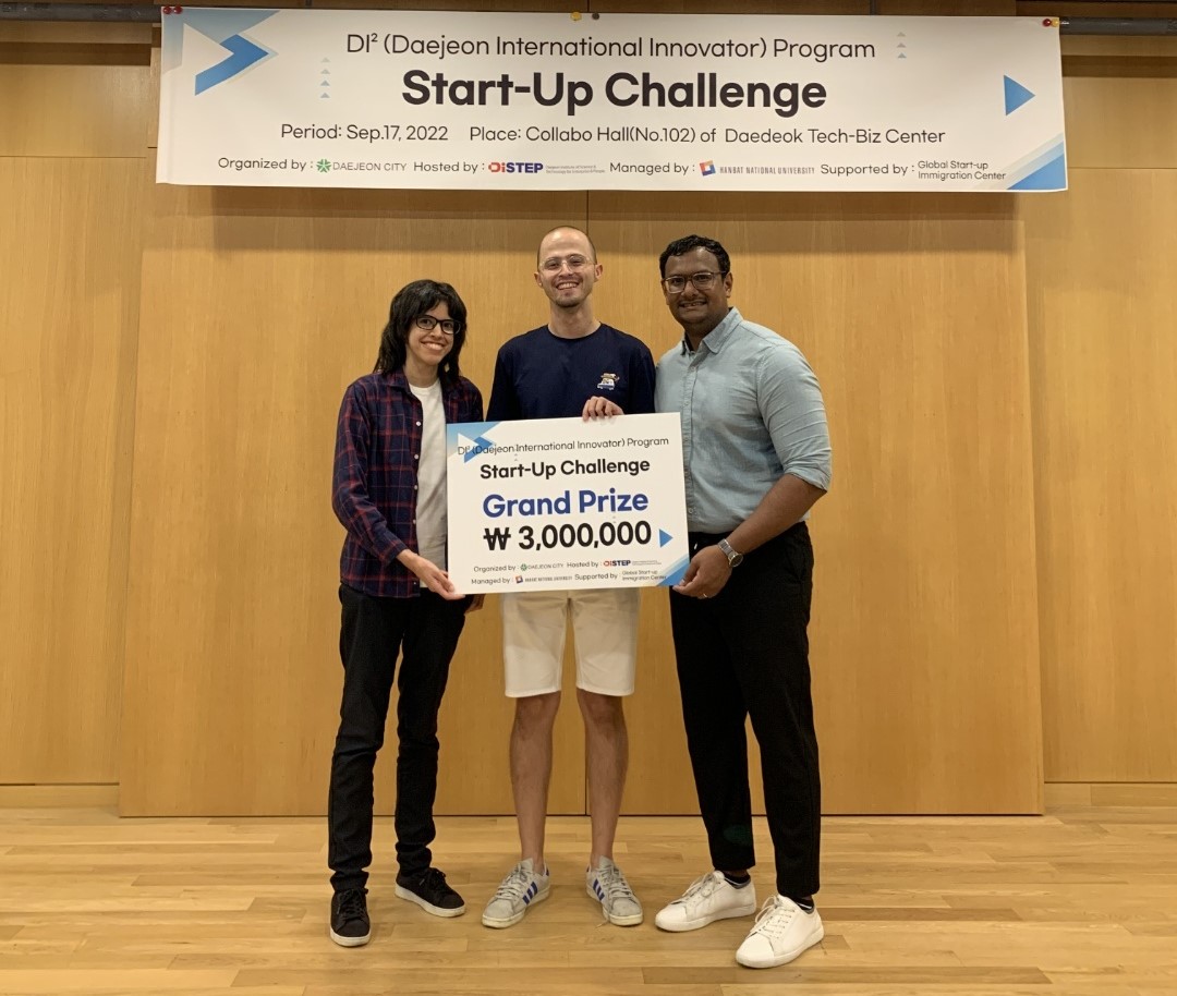 Two SolBridge Students and Teammates Win Daejeon City Start-up Challenge