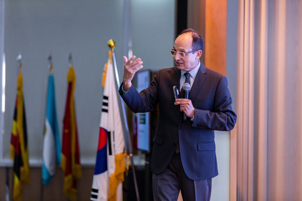 Platinum Lecture by Dr. Salvador Carmona: Business Schools – The Changing Business Model