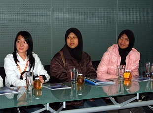 Students from the National University of Malaysia (UKM) Visit SolBridge