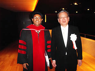 Dr. Aye Mengistu Wins Top Honors at the 2011 Anna World Congress and Expo