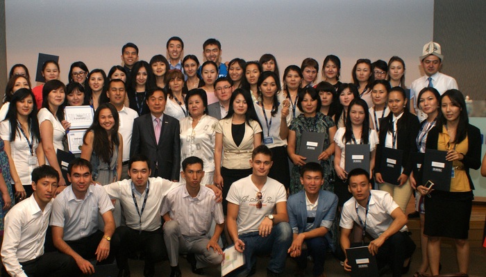 Kazakhstani Group Completes “Doing Business in Asia” Program at SolBridge