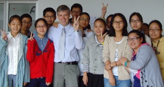 SolBridge’s Deputy Director of Admissions, Mr. Stephen Jacques, visits Nanshan Middle School