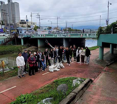 Students Unite for Stream Cleaning: A Commitment to Sustainability